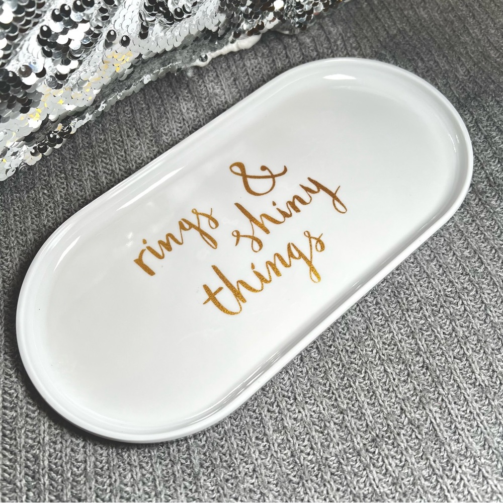 White and gold vintage Y2K durable plastic jewelry plate
